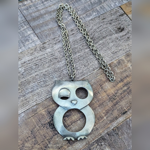 Vintage Large Pewter Winking Owl Pendant on Silver Chain - Picture 2 of 8